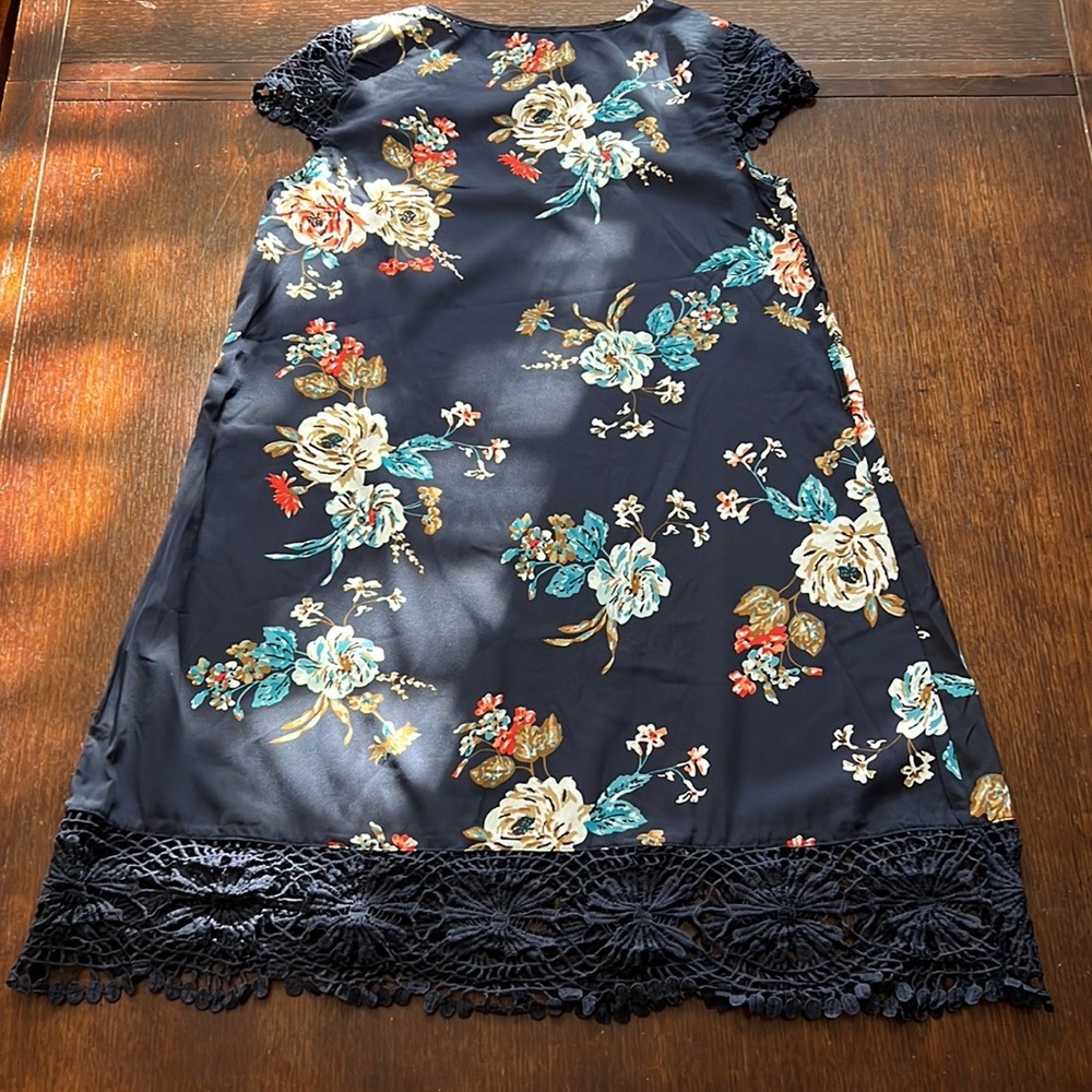 NWOT SHEIN Dress Size Small Navy Blue Tie Belt Floral Lace Crochet V-Neck Flowy - Picture 11 of 15
